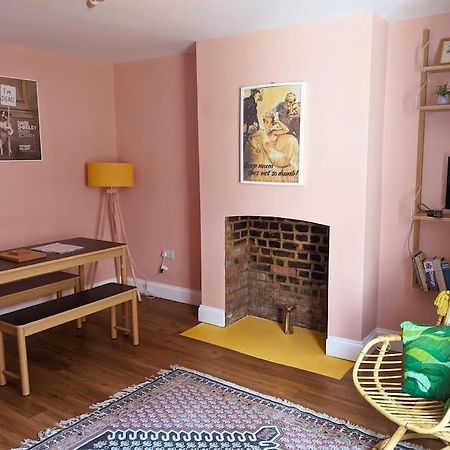 Stylish And Colourful Flat Minutes From The Beach มาร์เกท ภายนอก รูปภาพ