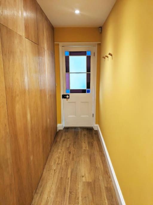 Stylish And Colourful Flat Minutes From The Beach มาร์เกท ภายนอก รูปภาพ