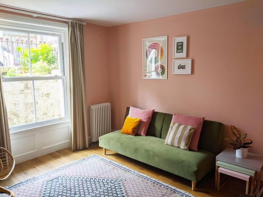 Stylish And Colourful Flat Minutes From The Beach มาร์เกท ภายนอก รูปภาพ