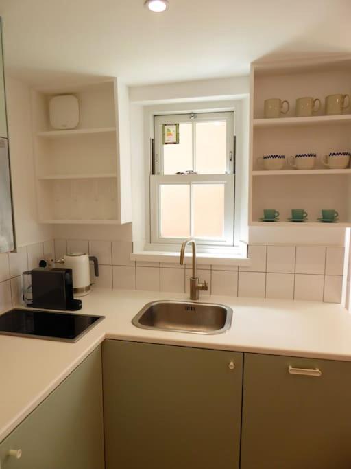 Stylish And Colourful Flat Minutes From The Beach มาร์เกท ภายนอก รูปภาพ